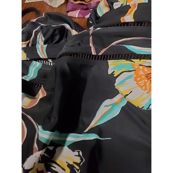 Women's Ladder Trim Medium Coverage One Piece Swimsuit - Kona Sol™ Black Floral - Picture 3 of 6